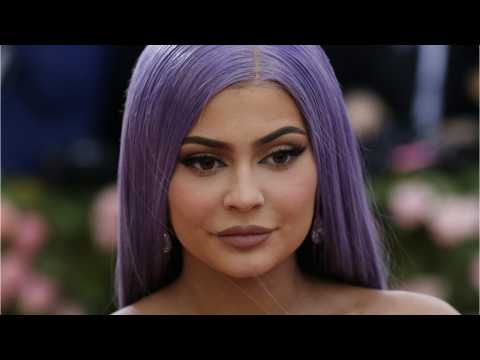 VIDEO : Kylie Jenner Hosts Tone Deaf 'Handmaid's Tale' Theme Party
