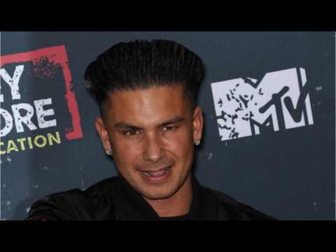 VIDEO : Pauly D Shares A Hair Gel Free Selfie