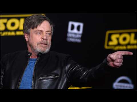 VIDEO : Mark Hamill Suggests Replacing Donald Trump's Walk of Fame Star With One For Carrie Fisher