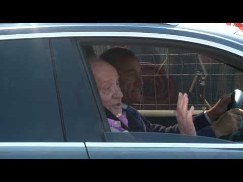 VIDEO : Don Juan Carlos recibe el alta y bromea: 