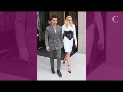 VIDEO : PHOTOS. La visite surprise des Jonas Brothers  une fan atteinte du cancer