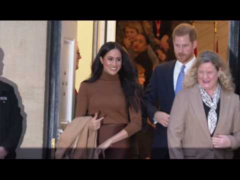 VIDEO : Le Prince Harry et Meghan Markle veulent prendre leur distance avec la famille royale - La L
