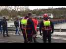 Une péniche en travers de la Meuse à Dinant