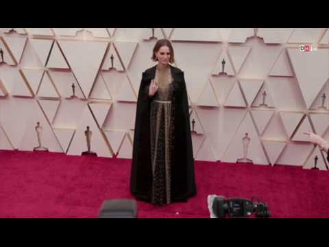 VIDEO : Oscars 2020 : la robe de Natalie Portman n'est pas passe inaperue sur le tapis rouge