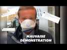 Nicolas Dupont-Aignan se plaint de masques inadaptés... et met le sien à l'envers