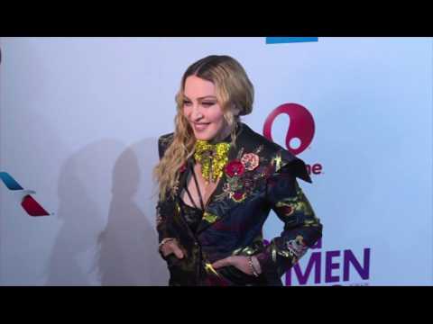 VIDEO : Blesse, Madonna annule un concert  Paris