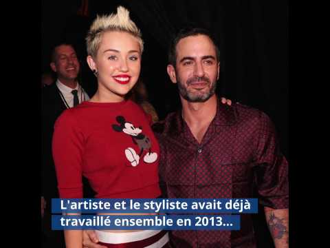 VIDEO : Miley Cyrus fait ses débuts à la Fashion Week de New York pour Marc Jacobs
