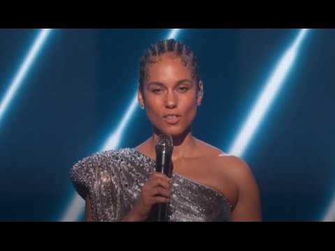 VIDEO : Alicia Keys rend un poignant hommage  Kobe Bryant