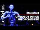 Un robot humanoïde dirige un orchestre