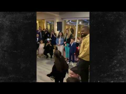 VIDEO : North West : L'enfant star performe sa propre chanson devant la foule !