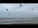 Des kitesurfers en quête de record de saut