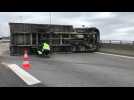 tempête Dennis : un camion se renverse sur le pont de Cheviré