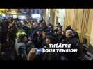 Macron évacué du théâtre des Bouffes du Nord