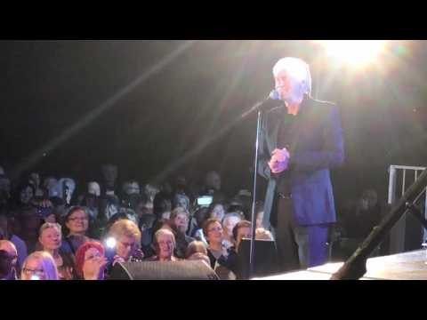 VIDEO : Dave en concert pour le repas des seniors de Reims