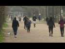 Paris: les joggeurs et les promeneurs en nombre au 2e jour de confinement