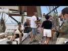 Les passagers se mettent à danser