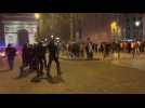 Affrontements entre supporters du PSG et CRS sur les Champs-Elysées après le match du PSG (Vidéo)