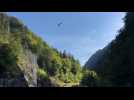 Un hélicoptère sur le chantier de la route d'Abondance