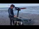 Guillaume Cauty ne passe pas inaperçu au Touquet avec son surf électrique sur foil