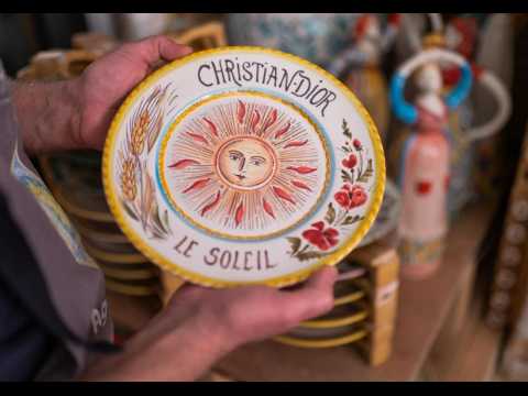 VIDEO : Dfil Dior Croisire 2021 : les assiettes tarot d?Agostino Branca, matre italien de la cr