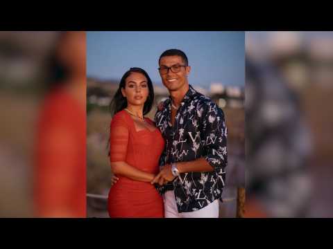 VIDEO : Georgina Rodrguez y Cristiano Ronaldo comparten su posado veraniego ms formal