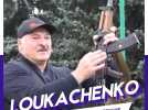 LCI PLAY - Le président biélorusse Loukachenko s'affiche avec une kalachnikov et un gilet pare-balles