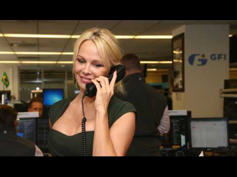 VIDEO : Pamela Anderson de nouveau en couple, qui est son compagnon Dan Hayhurst