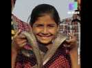 Cette petite fille de 8 ans est amie avec des cobras