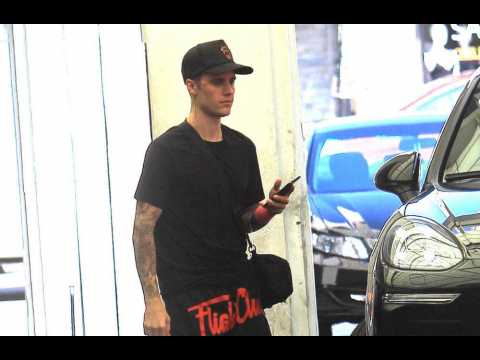 VIDEO : Justin Bieber demande  ses fans s'ils veulent un album avant Nol