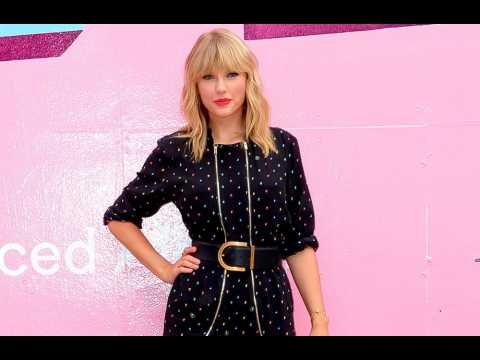 VIDEO : Taylor Swift est 'hante' par les chansons qu'elle crit