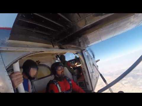 VIDEO : Miguel ngel Muoz se convierte en paracaidista