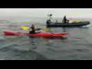 Trois Anglais traversent la Manche en kayak pour rendre hommage à leur ami