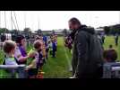 Maxime Mermoz avec les jeunes rugbymen d'Hazebrouck