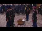 Hommage national à Samuel Paty: L'entrée émouvante du cercueil de Samuel Paty sur 