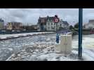 Wimereux: La digue recouverte par les vagues lors des grandes marées