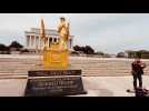Des statues vivantes pour critiquer Donald Trump