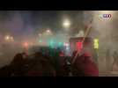 VIDEO - Un policier frappé au sol, véhicules et édifices brulés : une manifestation sous tension