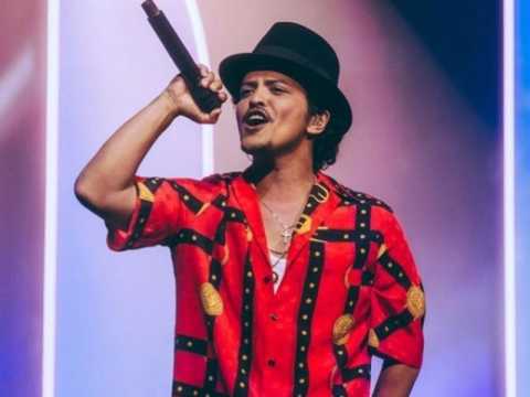 VIDEO : Joyeux Anniversaire Bruno Mars !