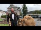 Mr Robert et sa vache nantaise de passage