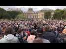 Lille: 2000 personnes rassemblées place de la République en hommage à Samuel Paty