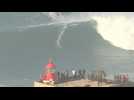 A Nazaré, des surfeurs de l'extrême s'attaquent aux vagues géantes