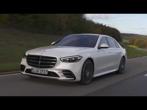 The new Mercedes-Benz S 500 4MATIC in Diamond white bright Driving Video