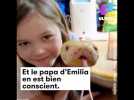 À 8 ans, elle est amie avec deux pythons géants