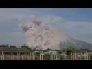 Spectaculaire éruption du volcan Sinabung en Indonésie