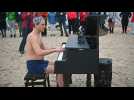 Pologne:concert sur une plage de la Baltique pour aider un jeune pianiste