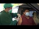 Bali donne le coup d'envoi d'une campagne de vaccination au volant