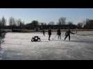 Hem : des joueurs de hockey s'entrainent dans champ en pleine camapgne