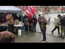 Amiens: professeurs et élus manifestent devant le rectorat contre les fermetures de classes