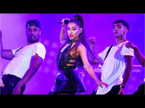 VIDEO : Ariana Grande Fans Question If She's Bisexual Following New Single