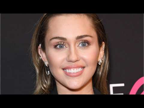 VIDEO : Miley Cyrus Singing 'High School Musical'